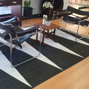 Black white zig zag rug