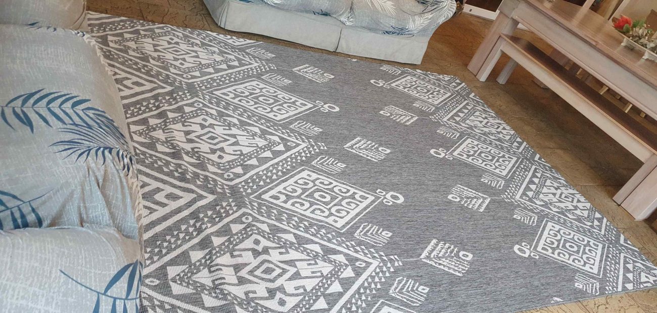 Outdoor aztec rug